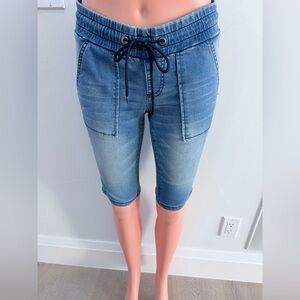 New Guess Y2K Blue Denim Bermuda Shorts size 24. 71% cotton.